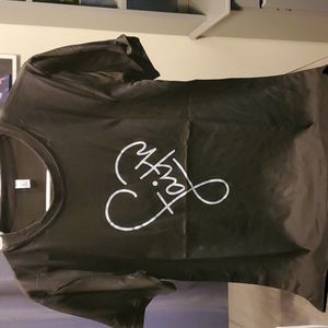 Women's black tshirt